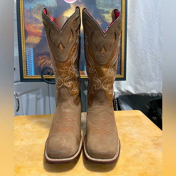 Quince Shoes - EUC Quincy Square toe boots Women